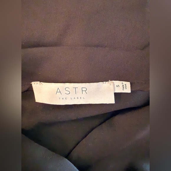 Astr Black One-Shoulder Blouse with Gold Chain - Picture 3 of 3